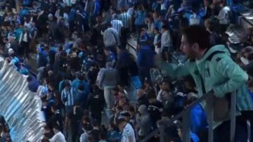 Así descargaron su enojo los hinchas de Racing contra la dirigencia tras el empate con Barracas Central