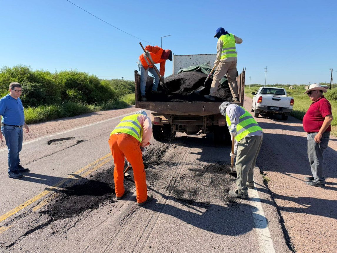 Ruta 34: ante el abandono nacional, intendentes y comisionados reparan un tramo crítico