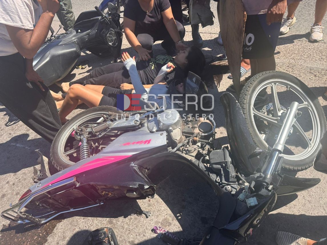 B° Campo Contreras: cuatro mujeres resultaron lesionadas luego de chocar con sus motos
