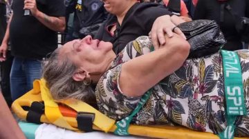 Procesaron a un policía que empujó a una jubilada durante una marcha