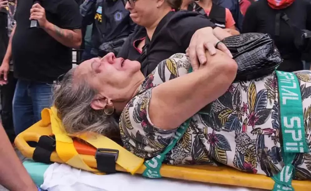 Procesaron a un policía que empujó a una jubilada durante una marcha