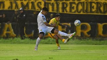 Mitre perdió ante Deportivo Madryn y se retiró silbado en el 8 de Abril