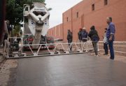 Nediani visitó el avance de la obra de pavimentación de calle Tierra del Fuego