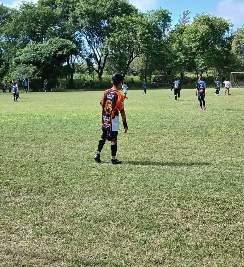 Niños de Pampa de los Guanacos participaron en un torneo nacional de fútbol en Santiago del Estero