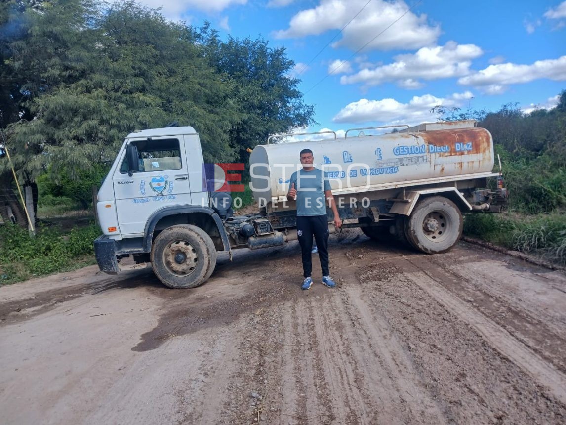 INSOLITO: Cansado de no tener respuesta del municipio bandeño el comisionado de Antaje cortó la 25 de Mayo vieja