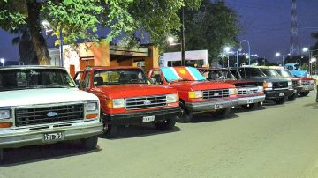 La Banda vibró con un encuentro de autos clásicos y motos multimarca