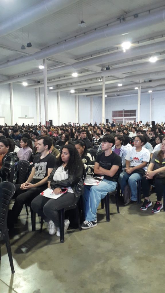 Comenzó la clase magistral del programa Santiago Crece con Vos con miles de asistentes en el Nodo Tecnológico