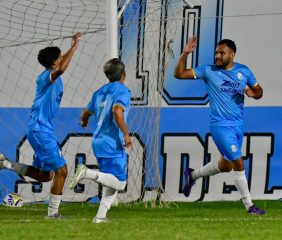 Central Argentino goleó a Banfield y sigue firme