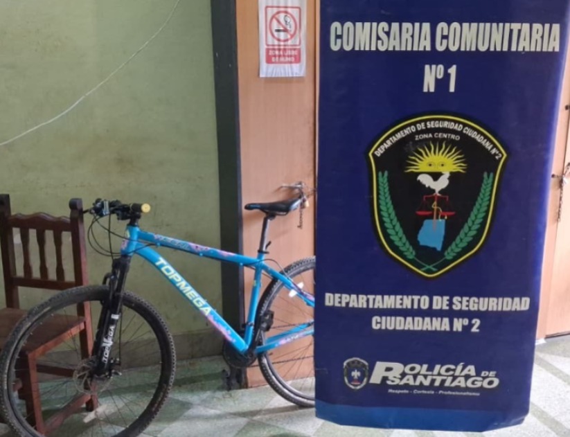 Recuperan una bicicleta que fue robada en pleno Centro y atrapan a dos sospechosos