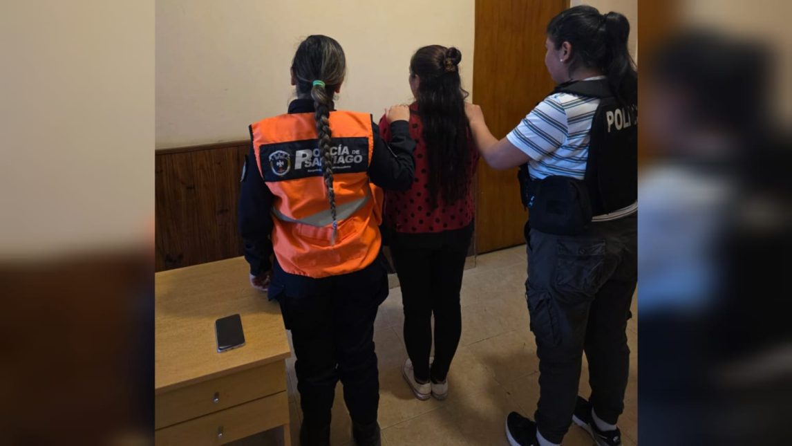 Robó un celular desde un local, quedó filmada y fue a la comisaría para devolverlo