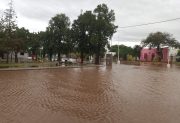 VIDEO. Fuertes lluvias afectaron a Añatuya y Los Juríes este domingo