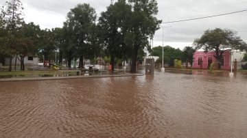 VIDEO. Fuertes lluvias afectaron a Añatuya y Los Juríes este domingo