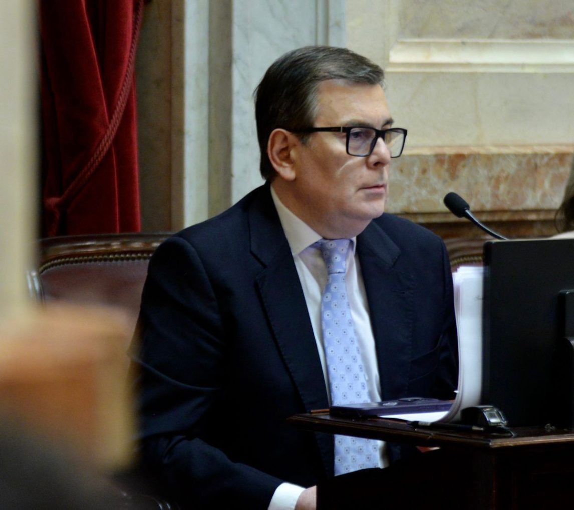 Zamora presentó en el Senado un proyecto de ley para prevenir la ludopatía infantil