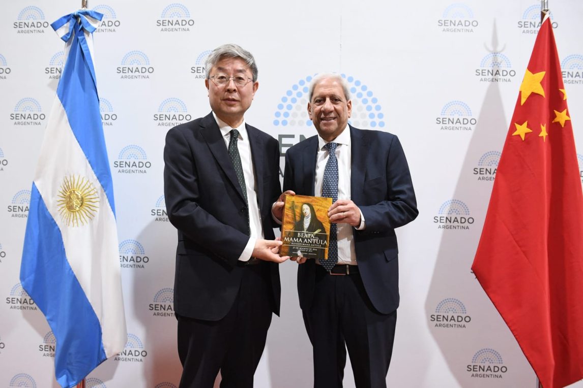 Neder participó de una reunión con integrantes del gobierno de la República Popular China