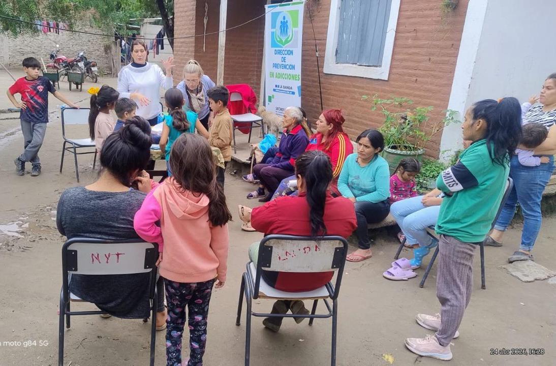 El municipio bandeño realizó un taller de prevención de consumo en el barrio IV Centenario