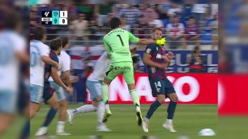 Escándalo total: Andrada noqueó a Pulido y desató una batalla campal