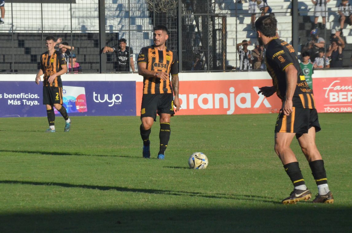 En el debut de Mazzón, Mitre se trajo un valioso punto ante Chaco For Ever