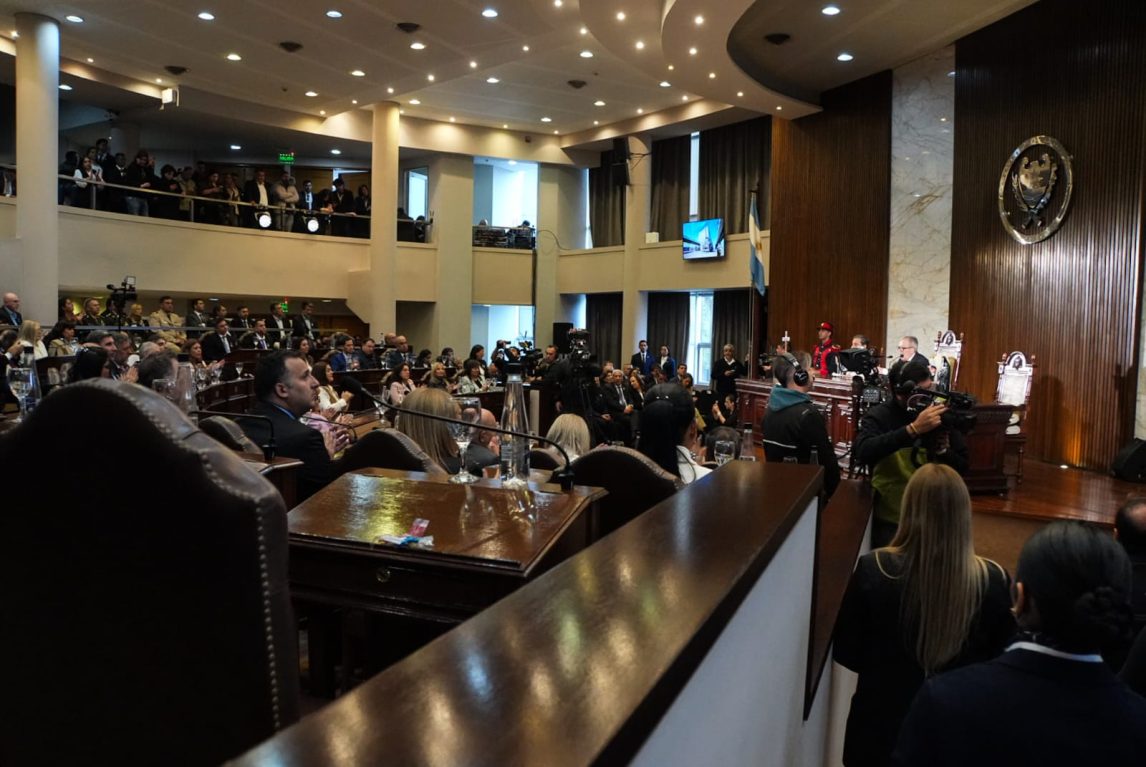 Cargos, concursos y evaluación docente: todos los anuncios del gobernador Elías Suárez en materia de educación