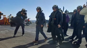 Milei viajó a Mar del Plata para visitar el portaaviones estadounidense USS Nimitz