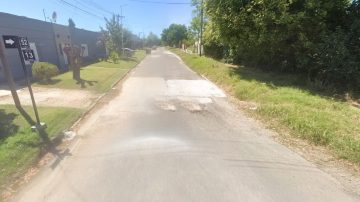 Manipulaba un arma, se le escapó un tiro y mató a su hijastra de 14 años