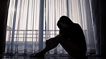 Seis años de acoso: su ex regresa a hostigarla cada vez que vencen las medidas de restricción