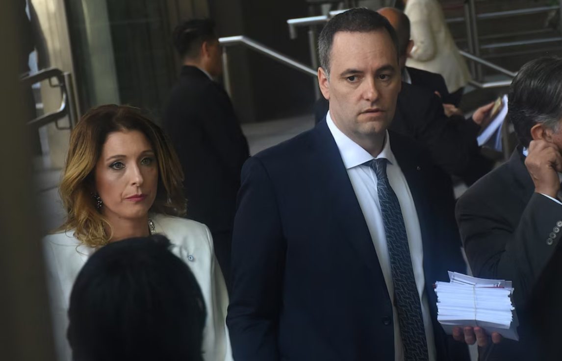 El juez Rafecas archivó la causa contra Adorni por el viaje de su esposa en un vuelo oficial