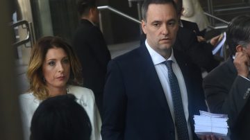 El juez Rafecas archivó la causa contra Adorni por el viaje de su esposa en un vuelo oficial