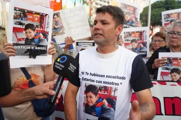 “Todos tienen que pagar”: el desgarrador pedido del padre de Ángel López al encabezar una marcha