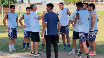 Estudiantes y Vélez de San Ramón no se sacaron ventajas en un amistoso de pretemporada