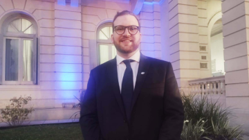 Concejal libertario y su madre accedieron a un préstamo por 400 mil dólares y adeudan cuotas