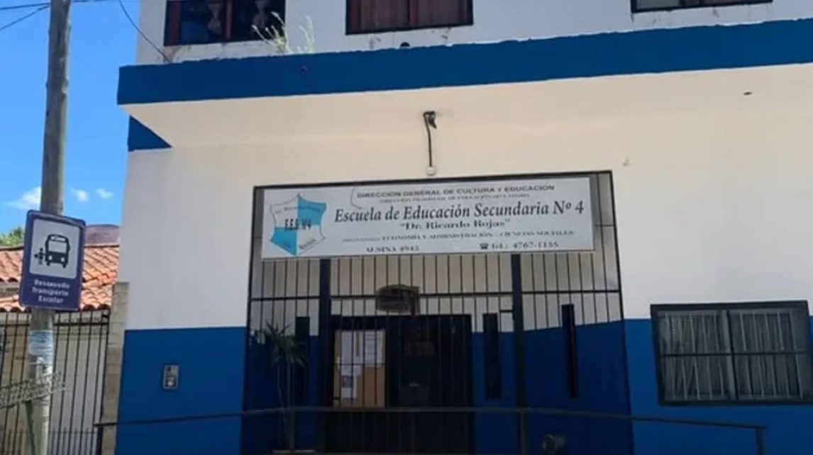 Conmoción: una adolescente apuñaló a un compañero en la esquina del colegio