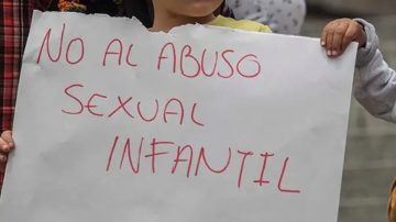 Como su agresor sexual seguía libre y dando clases viralizó un video y logró que lo detuvieran