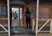 VIDEO | Máxima tensión en Forres: un hombre se atrincheró, se roció con nafta y amenazó con lo peor