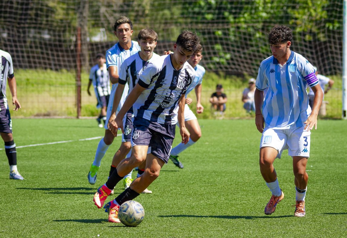 Central Córdoba enfrentó a Racing en una nueva fecha del torneo juvenil