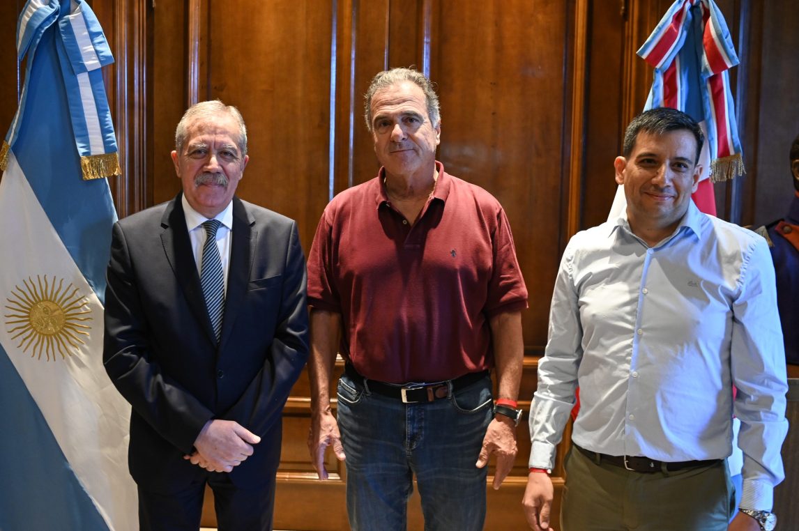 El gobernador, Elías Suárez recibió a los cirujanos más prestigiosos de Argentina