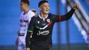 Vélez Sársfield goleó y avanzó sin problemas en la Copa Argentina