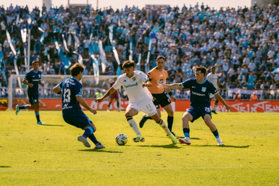 Racing reaccionó a tiempo y evitó la derrota ante Aldosivi en Mar del Plata