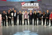 Con récord de 35 candidatos, Perú elige presidente