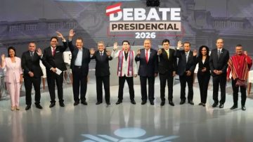 Con récord de 35 candidatos, Perú elige presidente