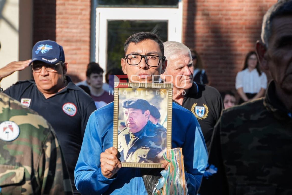 EN FOTOS: Así fue el emocionante desfile de fuerzas y veteranos que marcó el acto por Malvinas
