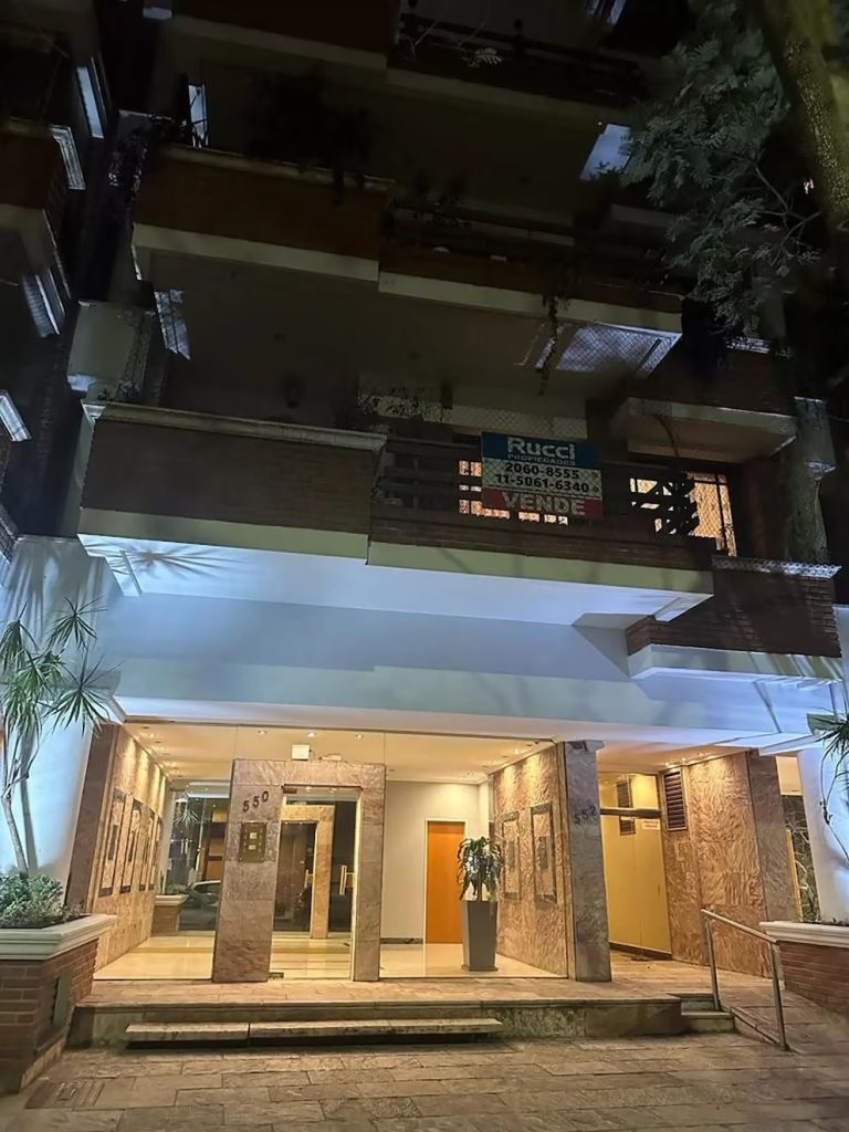 Salen a la luz fotos del “antes y después” de las refacciones del departamento de Manuel Adorni