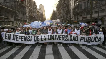 El Gobierno convoca a rectores para desactivar la marcha del 12 de mayo