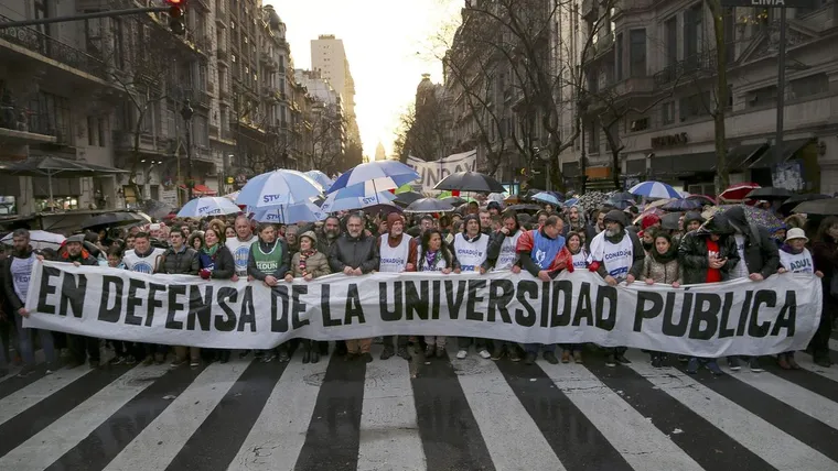 El Gobierno convoca a rectores para desactivar la marcha del 12 de mayo