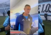 Escándalo en un vuelo: un futbolista gritó “bomba” y lo retiraron esposado