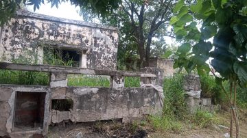 Una casa abandonada foco de basura y delincuencia