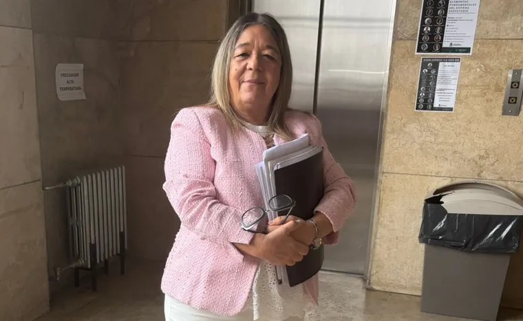 La escribana de Adorni defendió las operaciones, pero evitó hablar sobre el origen del dinero