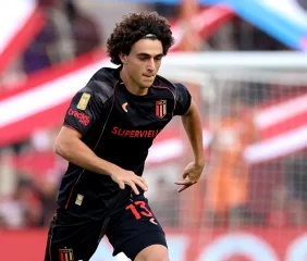 Estudiantes ganó en Córdoba y se metió en playoffs