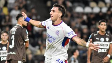 San Lorenzo puso un pie en octavos y dejó a Platense al borde de la eliminación