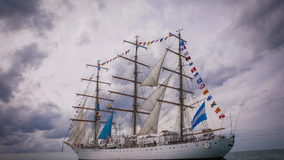 La Armada sortea lugares para escoltar la Fragata Libertad en su viaje