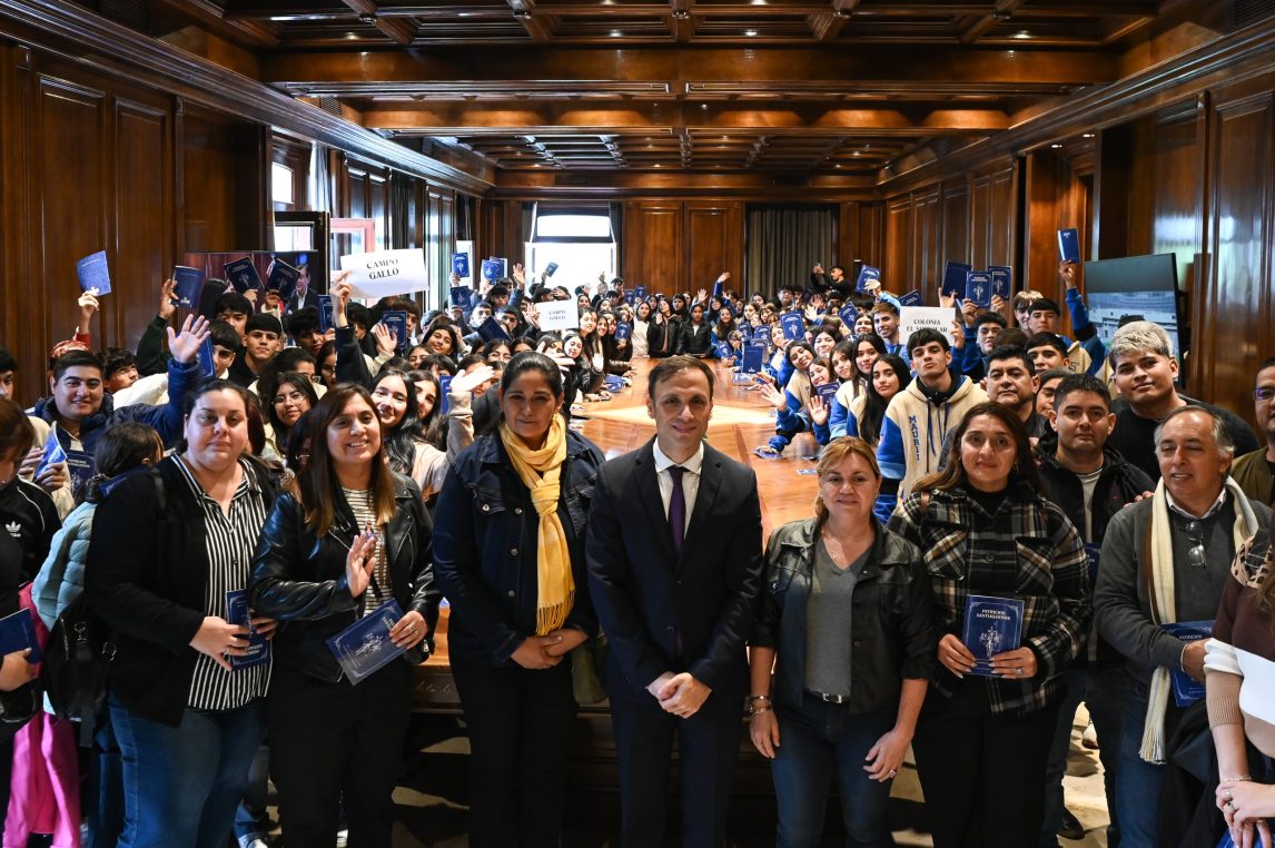 Estudiantes de Campo Gallo y Colonia El Simbolar visitaron Casa de Gobierno